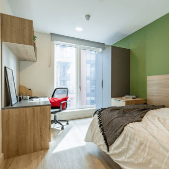 Deluxe En Suite - Image 2
